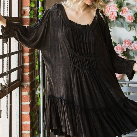 Oli & Hali Black Mineral Washed Smocked Tunic Top - Picture 4 of 6